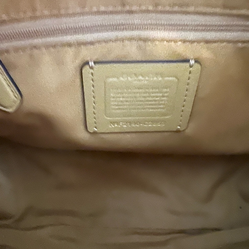 Coach - Picture 6 of 6